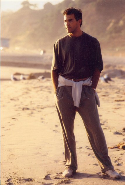 Mode Giorgio  ARMANI 
Acteur: John d'AQUINO,
Agence WILLIAM MORRIS
Styliste:Julia PERRY
Lieu:ZUMA BEACH,L.A.
Photographe:Sabine FAURE